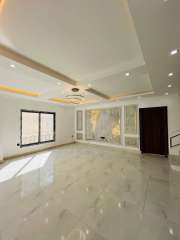 فروش کاخ ویلا نما سنگ 550 متری در دریاچه ماهان