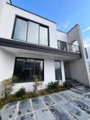 فروش ویلا تریبلکس نما مدرن 220 متری در نور